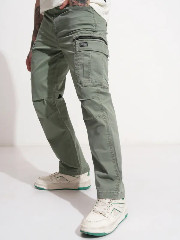 Highlander Men Green Regular Fit Solid Cargos