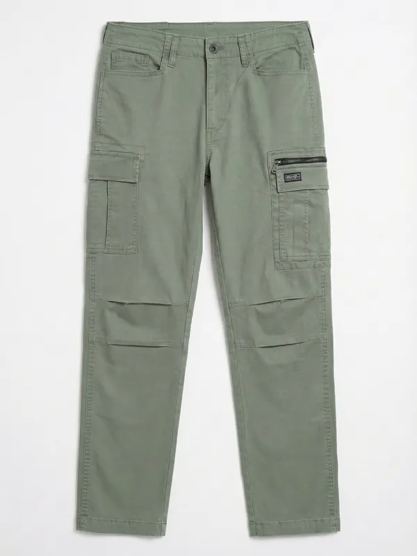 Highlander Men Green Regular Fit Solid Cargo