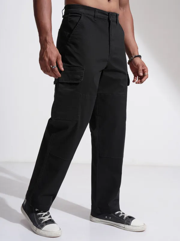 Highlander Men Black Regular Fit Solid Cargo
