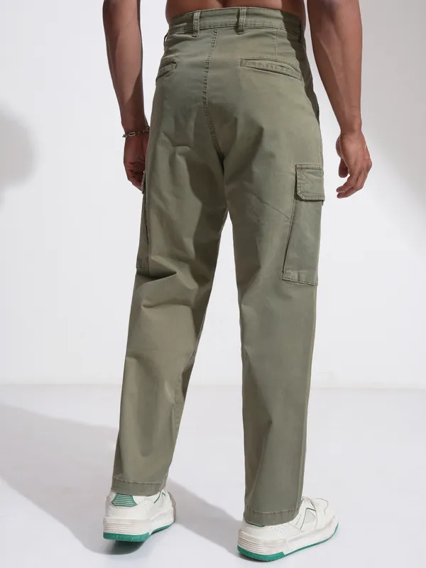 Highlander Men Olive Relaxed Fit Solid Cargo