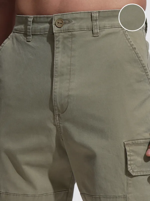 Highlander Men Olive Relaxed Fit Solid Cargo