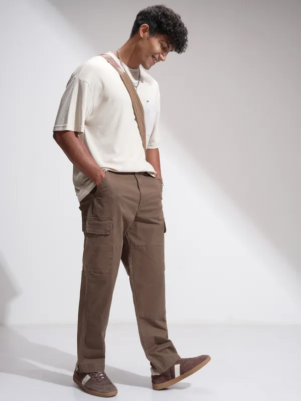 Highlander Men Brown Relaxed Fit Solid Cargos