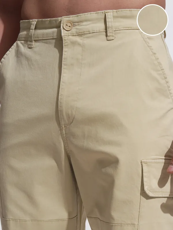 Highlander Men Beige Relaxed Fit Solid Cargo