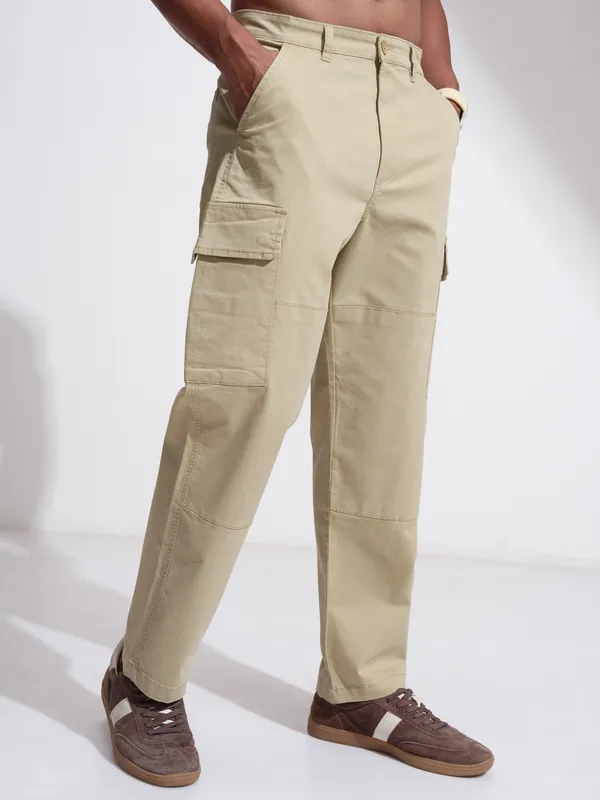 Highlander Men Beige Relaxed Fit Solid Cargo