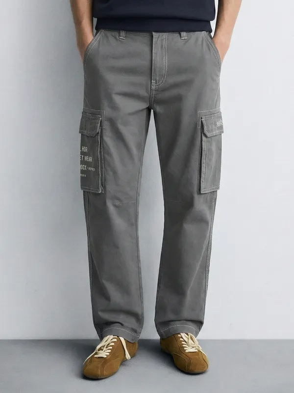 Highlander Men Grey Relaxed Fit Solid Cargo