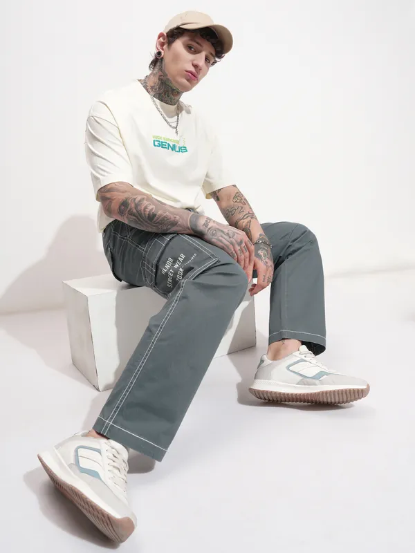 Highlander Men Grey Relaxed Fit Solid Cargo