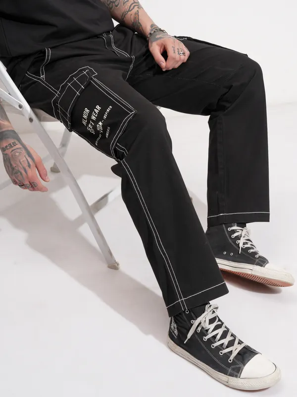 Highlander Men Black Regular Fit Solid Cargo