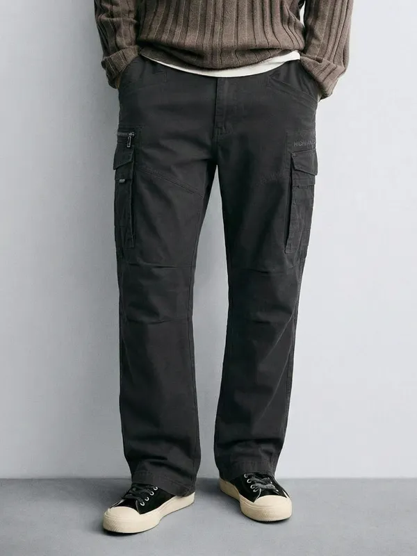 Highlander Men Black Regular Fit Solid Cargos