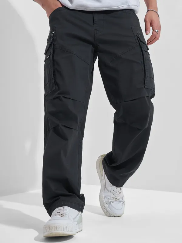 Highlander Men Black Regular Fit Solid Cargos