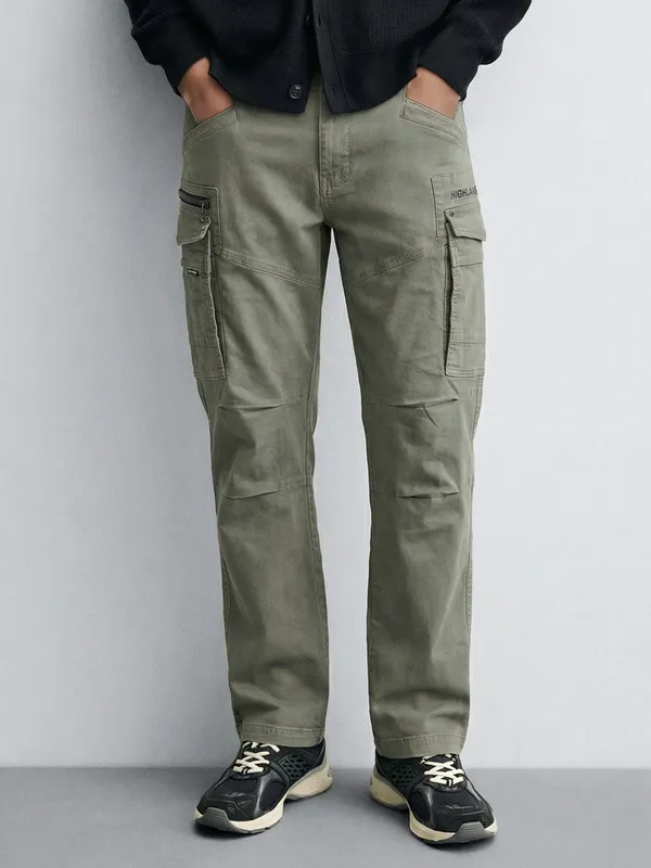 Highlander Men Olive Regular Fit Solid Cargos