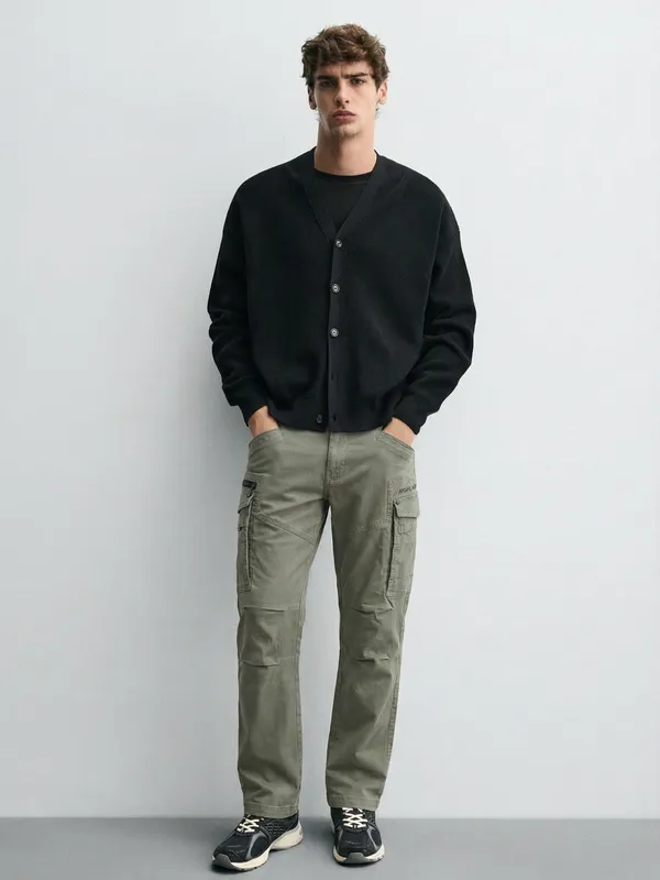 Highlander Men Olive Regular Fit Solid Cargos