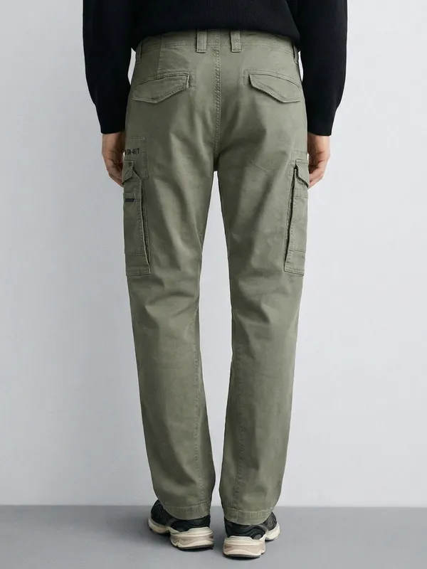 Highlander Men Olive Regular Fit Solid Cargos