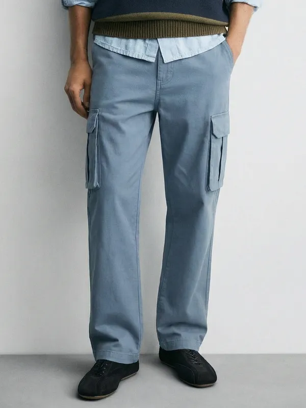 Highlander Men Olive Relaxed Fit Solid Cargo