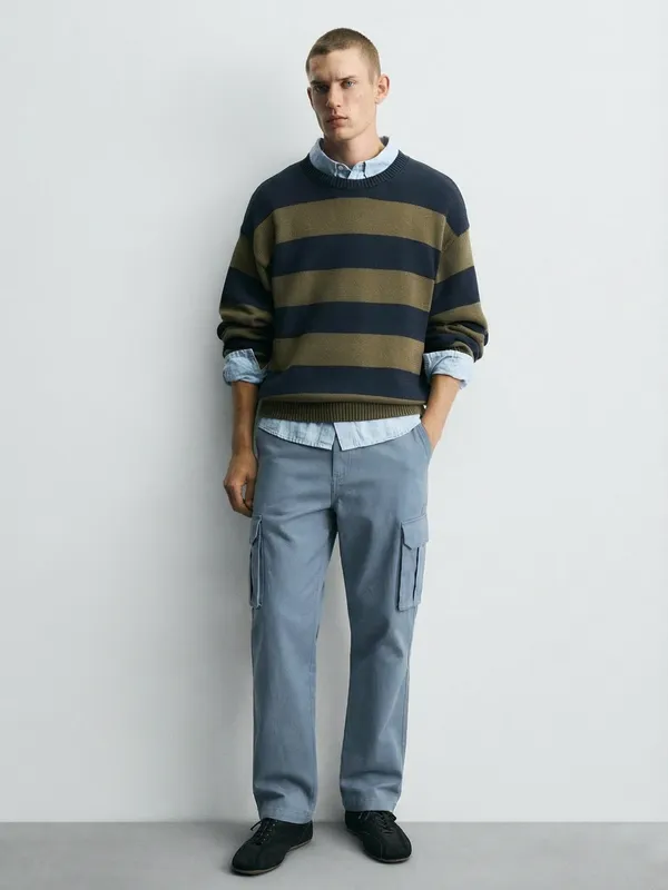 Highlander Men Olive Relaxed Fit Solid Cargo