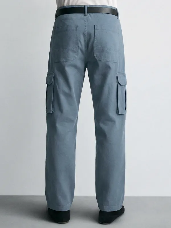 Highlander Men Olive Relaxed Fit Solid Cargo