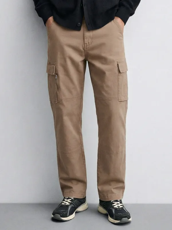 Highlander Men Brown Relaxed Fit Solid Cargo
