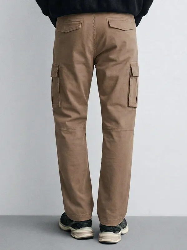 Highlander Men Brown Relaxed Fit Solid Cargo