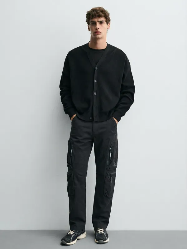 Highlander Men Black Relaxed Fit Solid Cargos