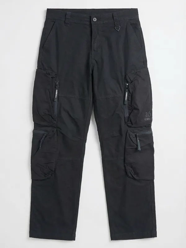 Highlander Men Black Relaxed Fit Solid Cargos