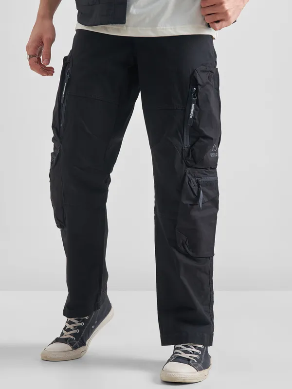 Highlander Men Black Relaxed Fit Solid Cargos