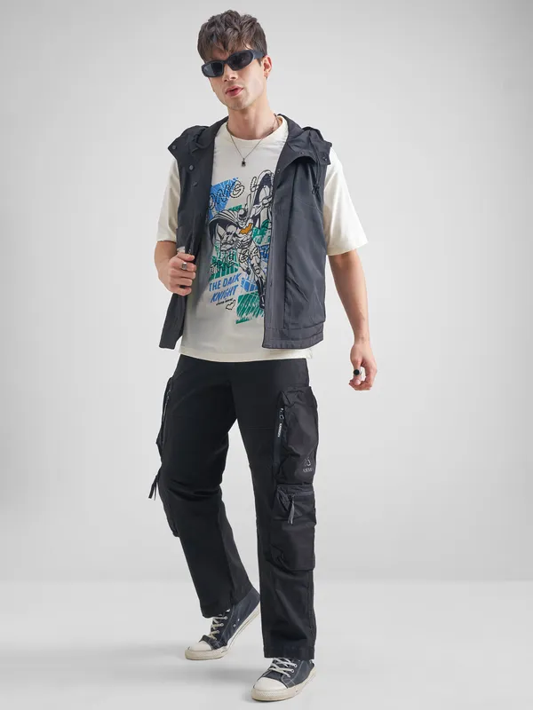 Highlander Men Black Relaxed Fit Solid Cargos