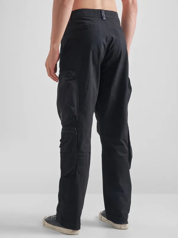 Highlander Men Black Relaxed Fit Solid Cargos