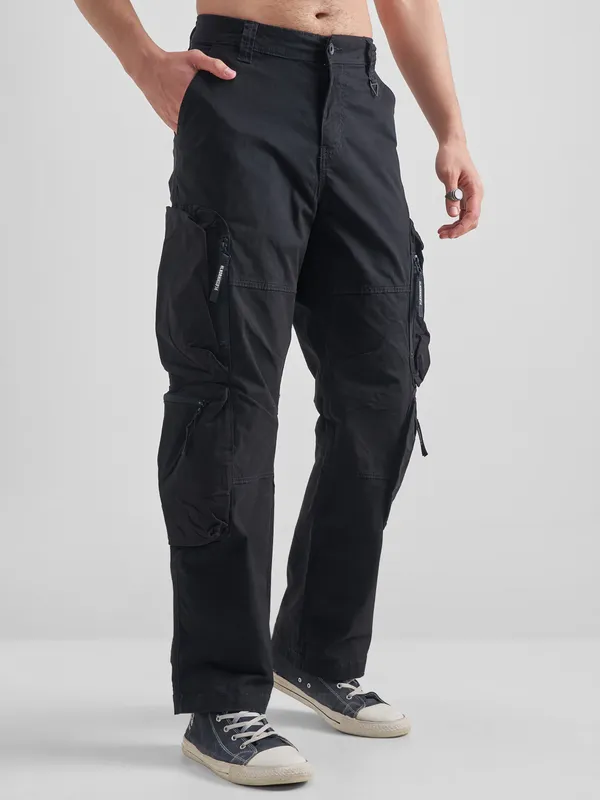 Highlander Men Black Relaxed Fit Solid Cargos