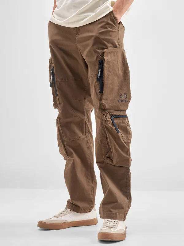 Highlander Men Brown Relaxed Fit Solid Cargos