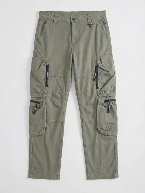 Highlander Men Green Relaxed Fit Solid Cargos