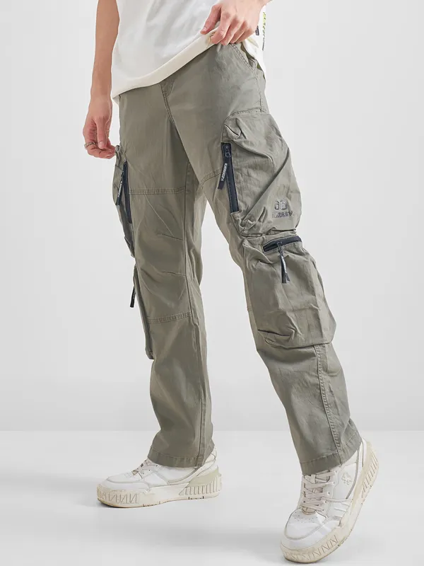 Highlander Men Green Relaxed Fit Solid Cargos