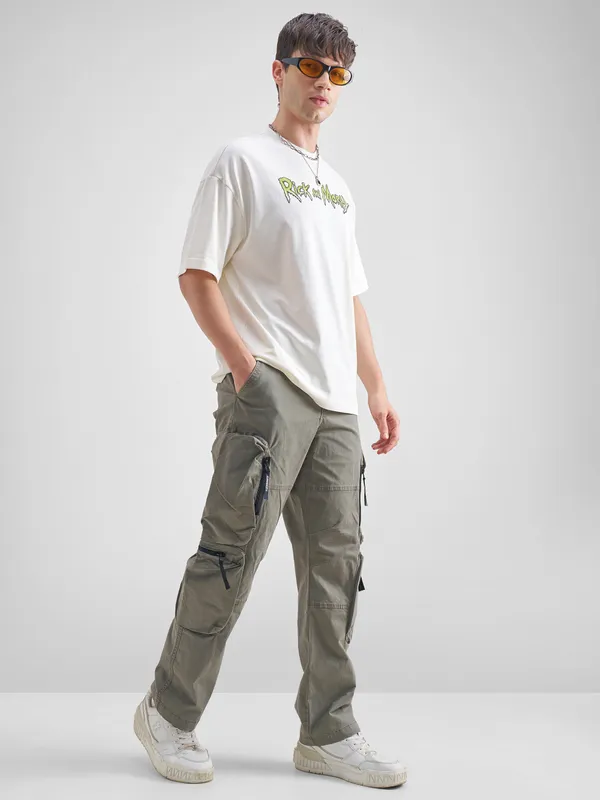 Highlander Men Green Relaxed Fit Solid Cargos