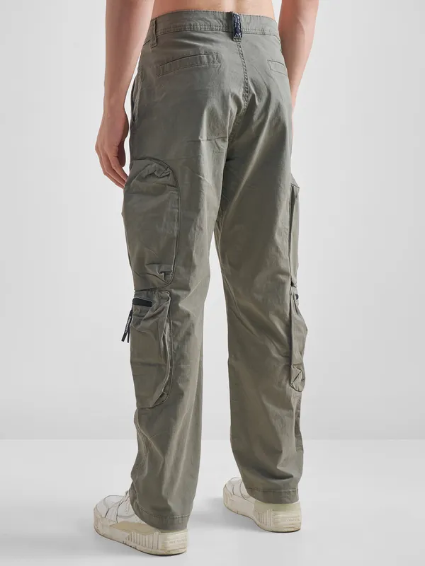 Highlander Men Green Relaxed Fit Solid Cargos