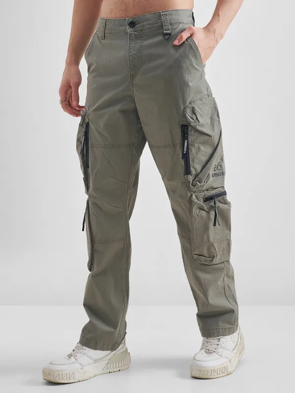 Highlander Men Green Relaxed Fit Solid Cargos