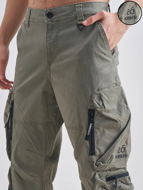 Highlander Men Green Relaxed Fit Solid Cargos