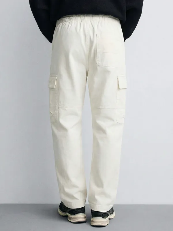 Highlander Men White Baggy Solid Cargo