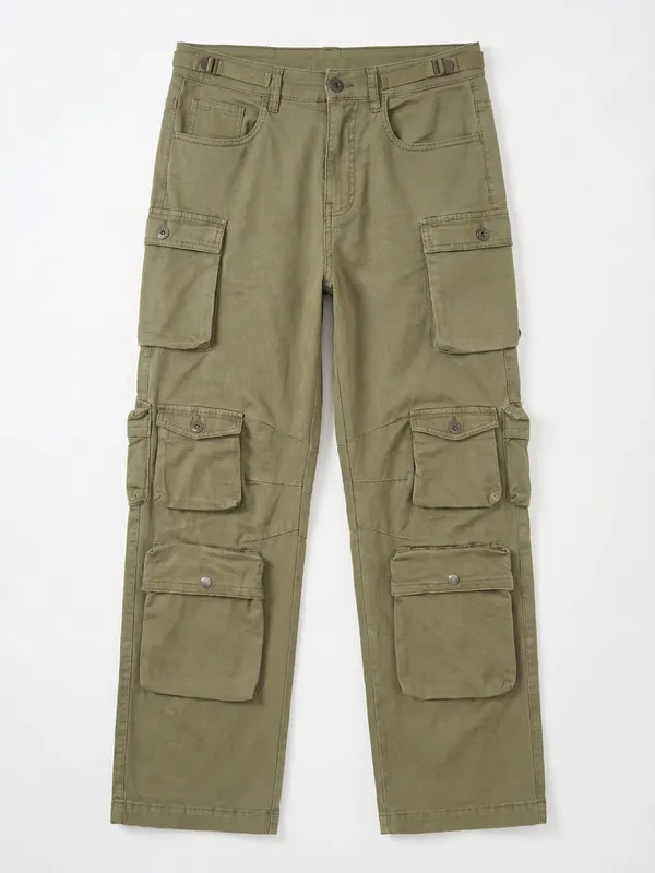 Highlander Men Green Relaxed Fit Solid Cargos