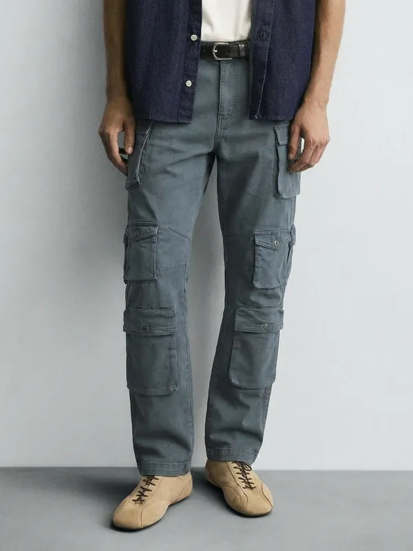 Highlander Men Blue Relaxed Fit Solid Cargos