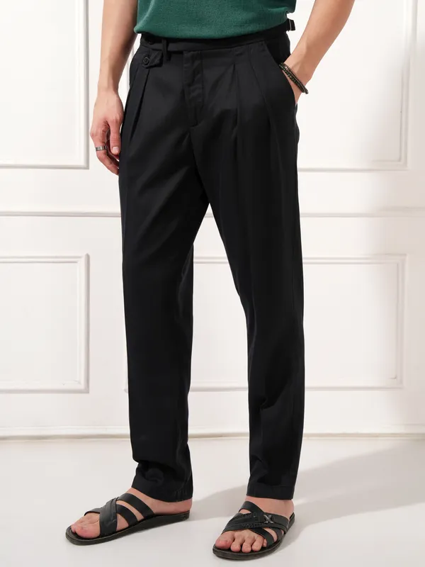 Highlander Men Black Relaxed Fit Solid Casual Trouser