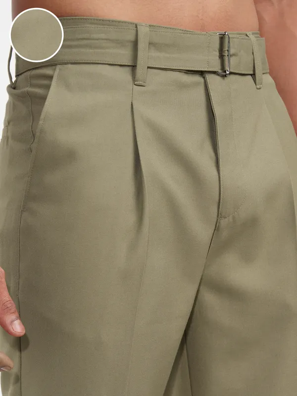 Highlander Men Green Regular Fit Solid Korean Pant