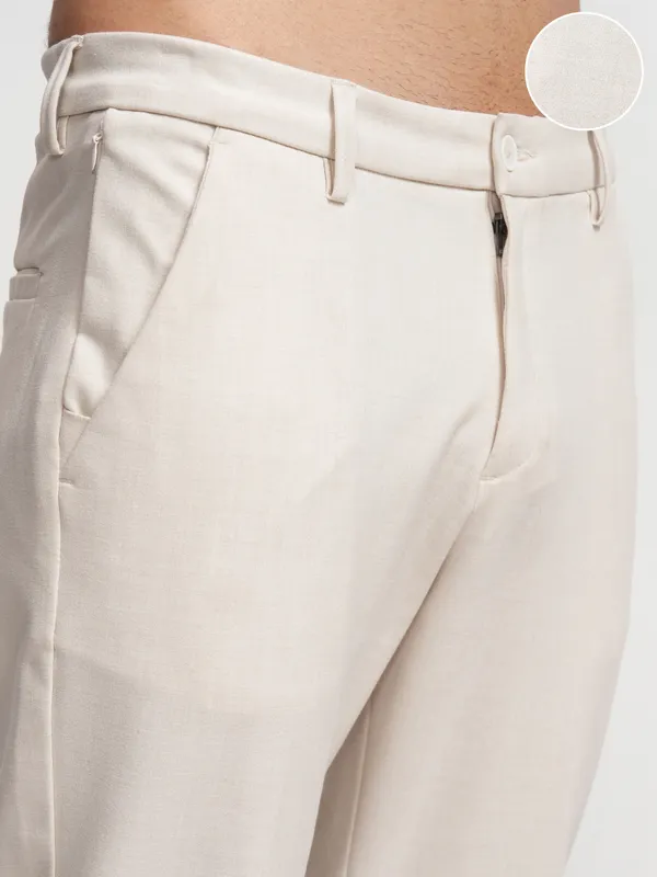 Highlander Men Off White Slim Fit Solid Formal Trouser