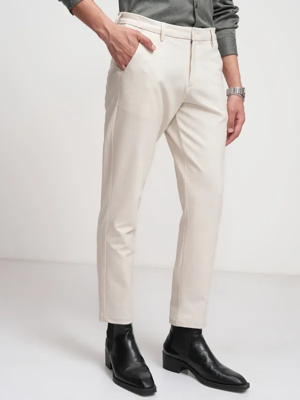 Highlander Men Off White Slim Fit Solid Formal Trouser