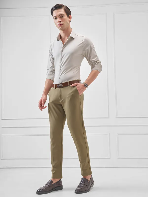Highlander Men Olive Slim Fit Solid Formal Trouser