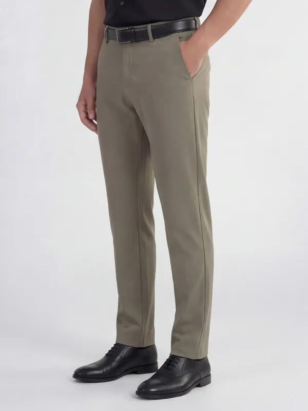 Highlander Men Olive Slim Fit Solid Formal Trouser