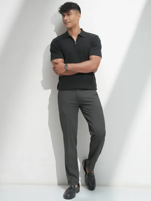 Highlander Men Charcoal Solid Slim Fit Regular Trousers