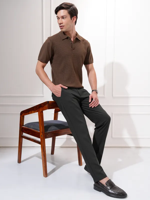 Highlander Men Black Solid Slim Fit Regular Trousers