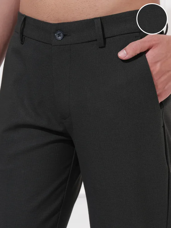 Highlander Men Black Solid Slim Fit Regular Trousers