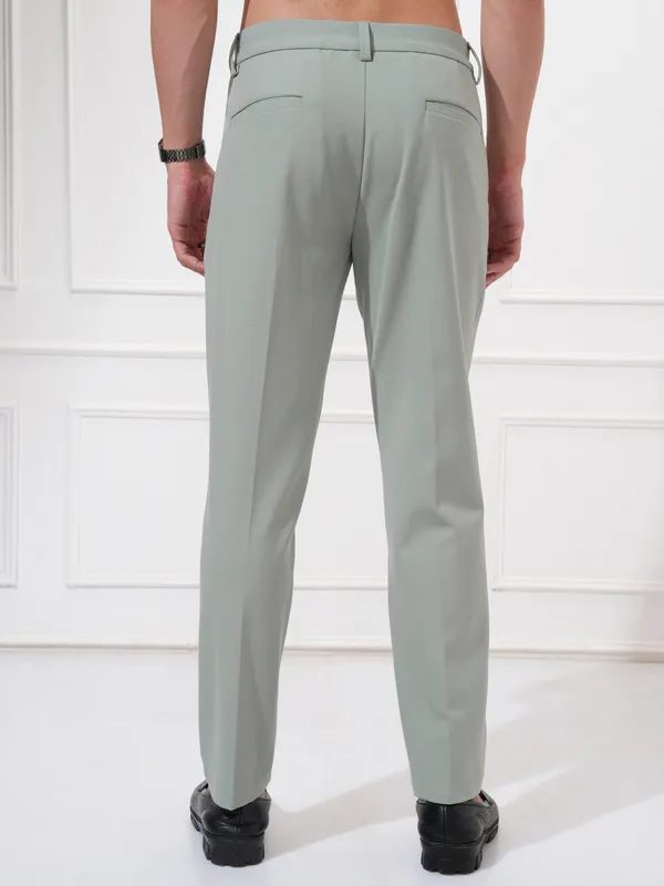 Highlander Men Olive Solid Slim Fit Regular Trousers