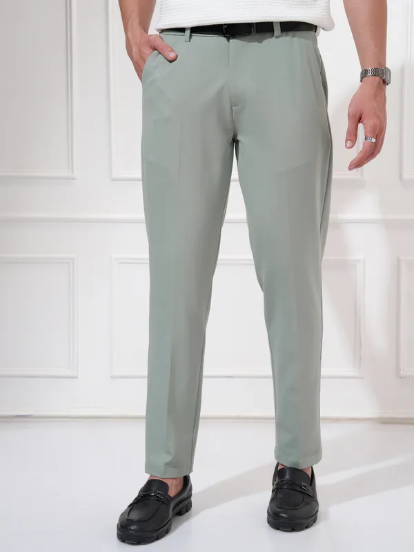 Highlander Men Olive Solid Slim Fit Regular Trousers