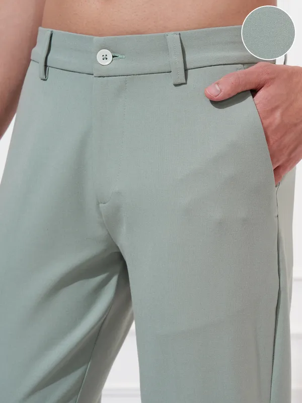 Highlander Men Olive Solid Slim Fit Regular Trousers