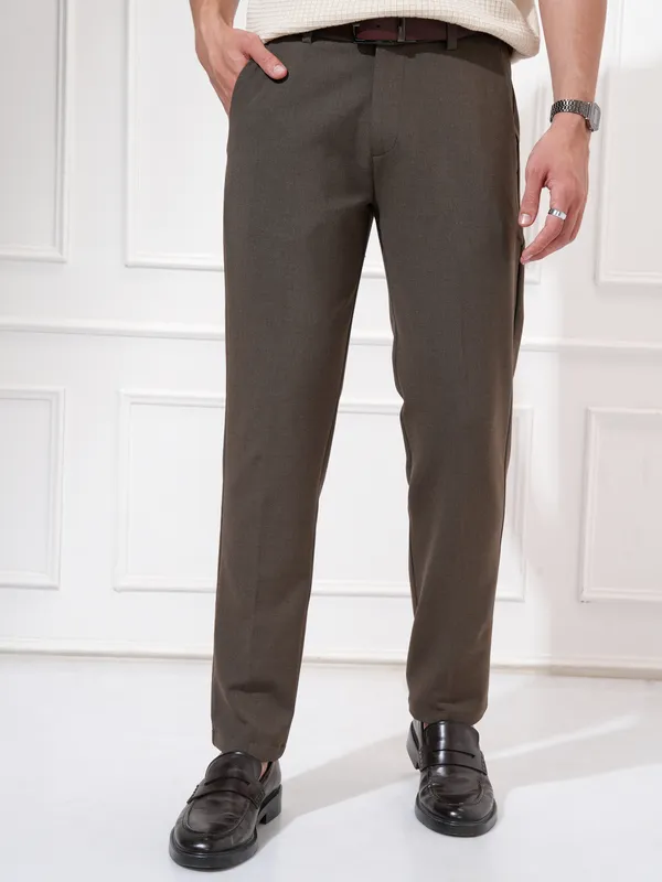 Highlander Men Khaki Solid Slim Fit Regular Trousers